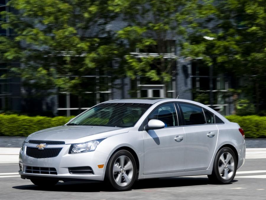  Chevrolet Cruze 2010 года  (US) (фото 8 из 16)